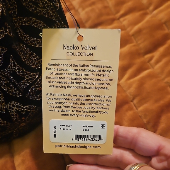 Elegant Black and Gold Women's Bag - Picture 16 of 16